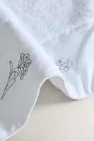BATH TOWEL WITH EMBROIDERED APPLIQUÉ