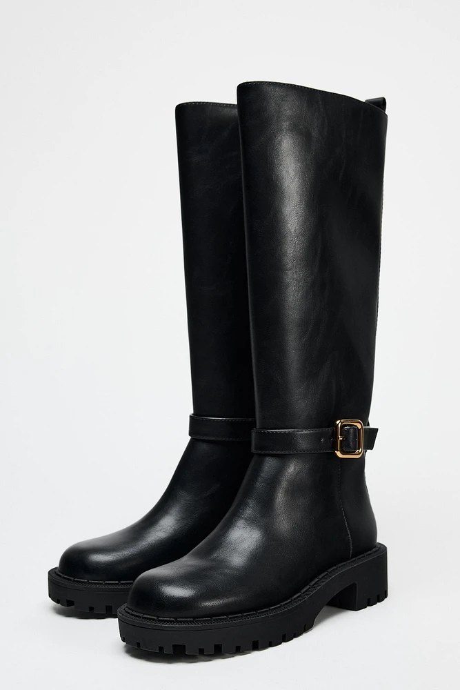 BOTTES PLATES À SEMELLE CRANTÉE