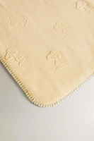 COUVERTURE ENFANT MOTIF RELIEF PEANUTS™