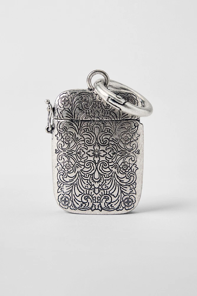 PORTE-CLÉS EN MATIÈRES VARIÉES CHARMS KATE MOSS X ZARA