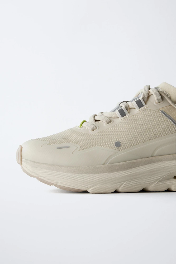SNEAKERS WITH SOLE DETAIL