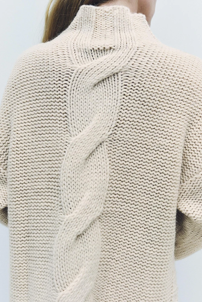 PULL EN MAILLE À TORSADES