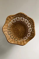 RATTAN BASKET WITH A SCALLOPED EDGE