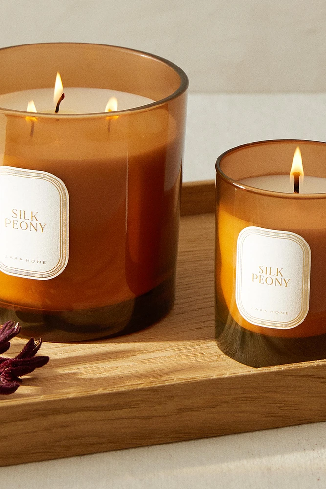 (200 G) SILK PEONY SCENTED CANDLE