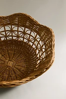 RATTAN BASKET WITH A SCALLOPED EDGE
