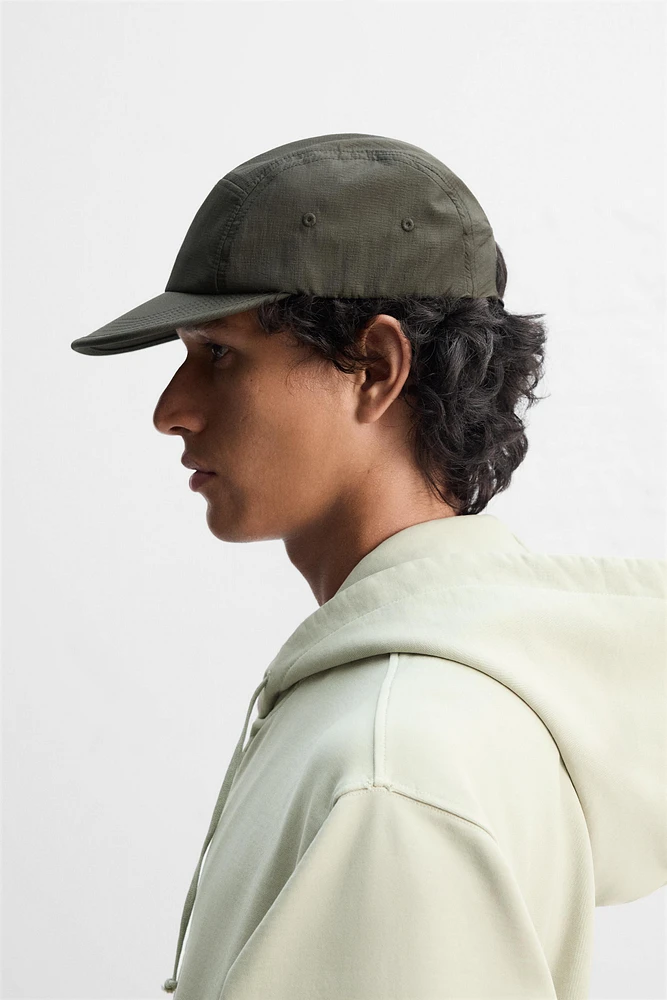 CASQUETTE TECHNIQUE À VISIÈRE PLATE