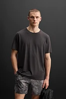 LIGHTWEIGHT TEXTURED T-SHIRT