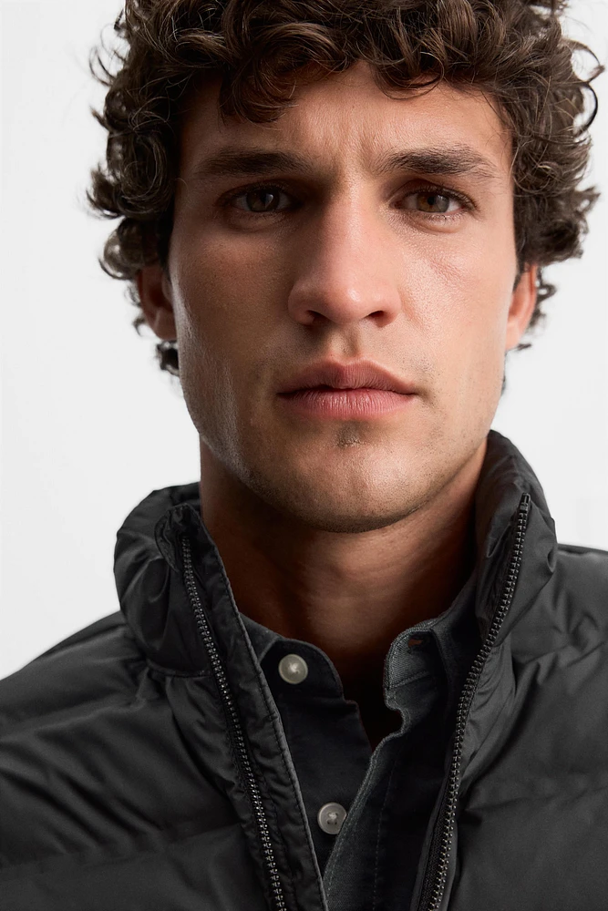 LIGHTWEIGHT PUFFER VEST