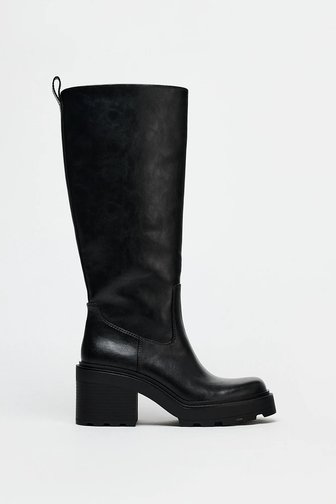 BOTTES À TALONS ET SEMELLE TRACK