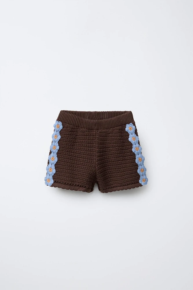 SHORT EN MAILLE À MARGUERITES