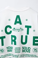 T-SHIRT AVEC INSCRIPTION EN RELIEF