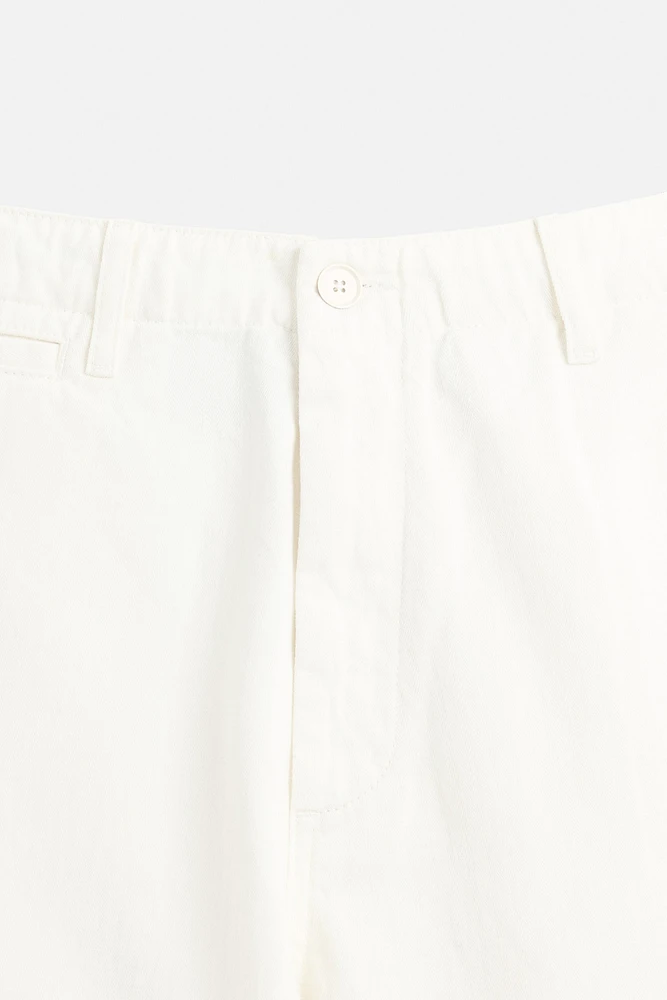 PANTALON CHINO À CHEVRONS