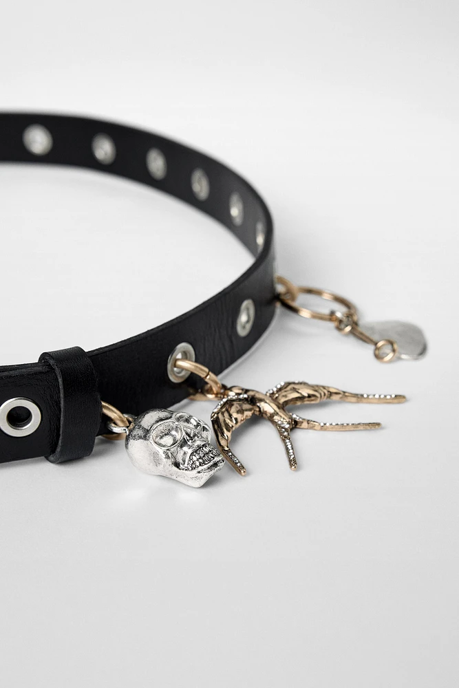 CEINTURE EN CUIR À CLOUS ET  CHARMS KATE MOSS X ZARA