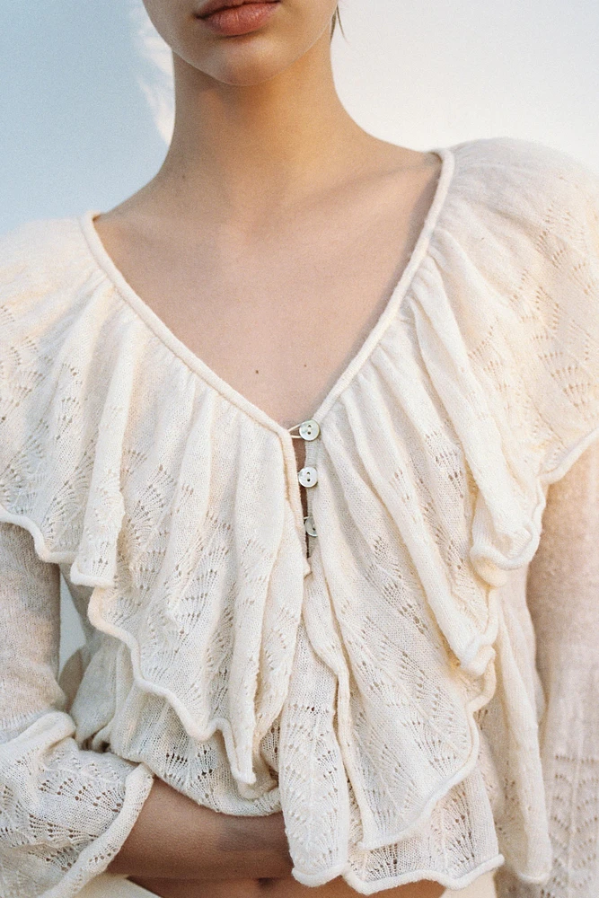RUFFLED KNIT TOP