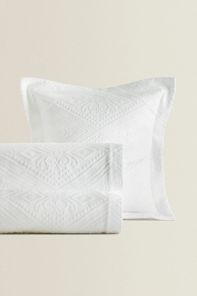 COTTON BEDSPREAD WITH A GEOMETRIC DESIGN