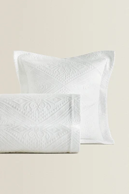 COTTON BEDSPREAD WITH A GEOMETRIC DESIGN
