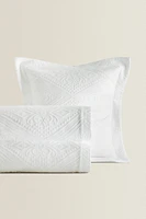COTTON BEDSPREAD WITH A GEOMETRIC DESIGN
