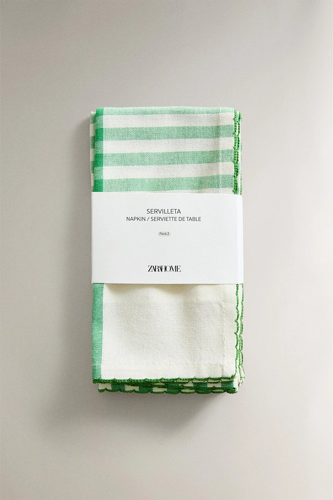 LOT DE SERVIETTES DE TABLE EN COTON TEINTÉ À CARREAUX