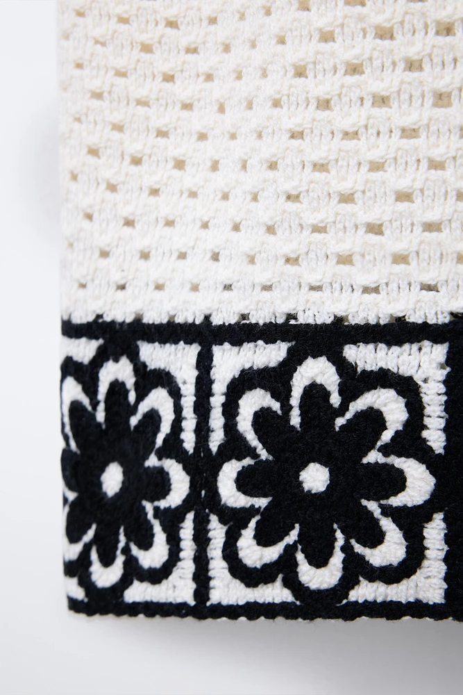 TOP EN MAILLE CROCHET COL HALTER FLEURS
