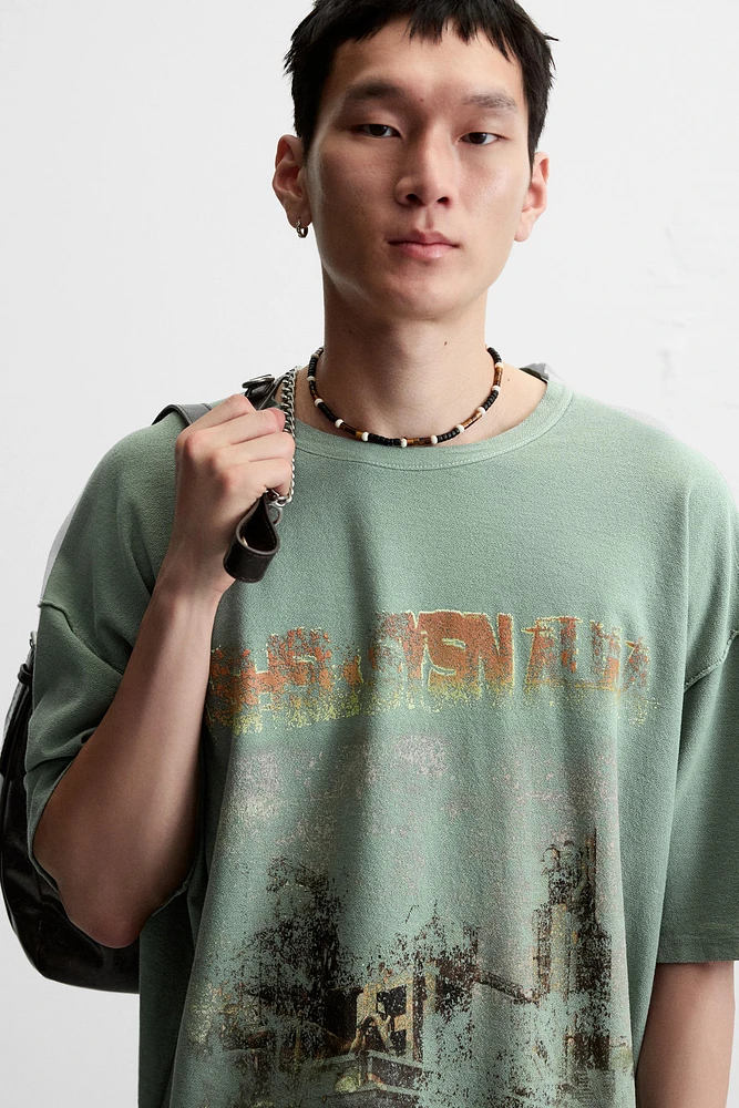 T-SHIRT EN MAILLE IMPRIMÉ DÉLAVÉ