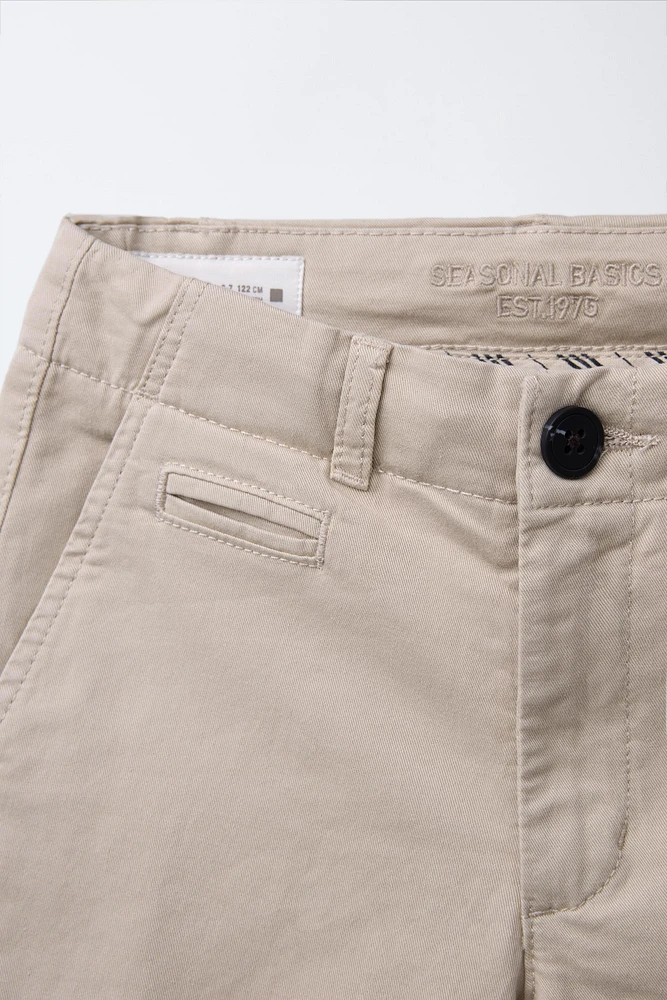 BERMUDA CHINO SLIM FIT BASIQUE