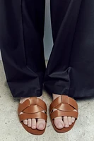 FLAT CROSSED LEATHER SANDALS