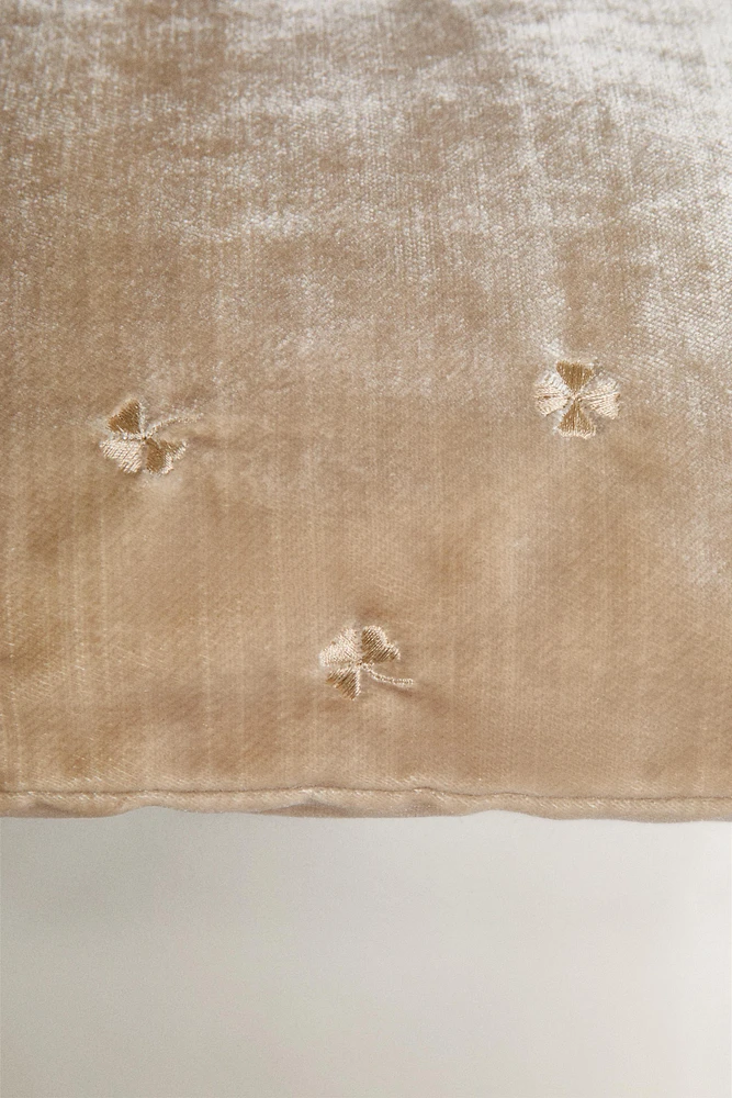CLOVER THROW PILLOW COVER