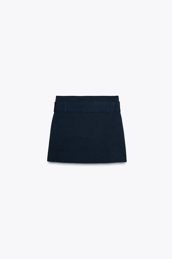 MINI JUPE EN MAILLE AVEC CEINTURE