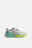 RUNNING SHOES