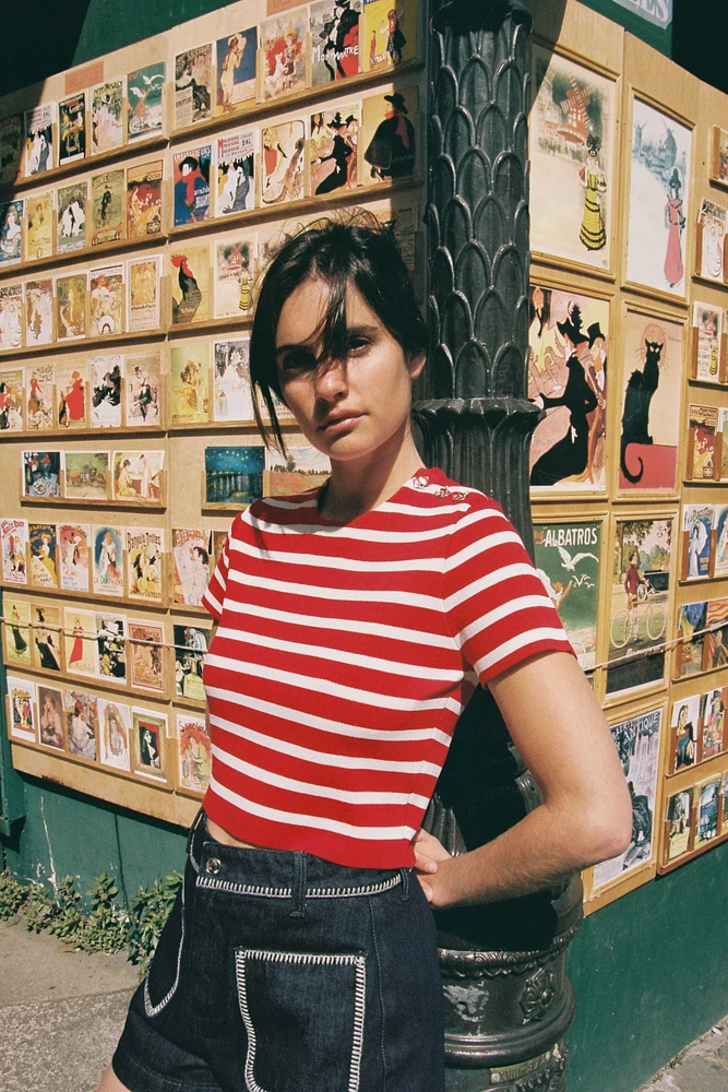 STRIPED KNIT SHORT SLEEVE TOP