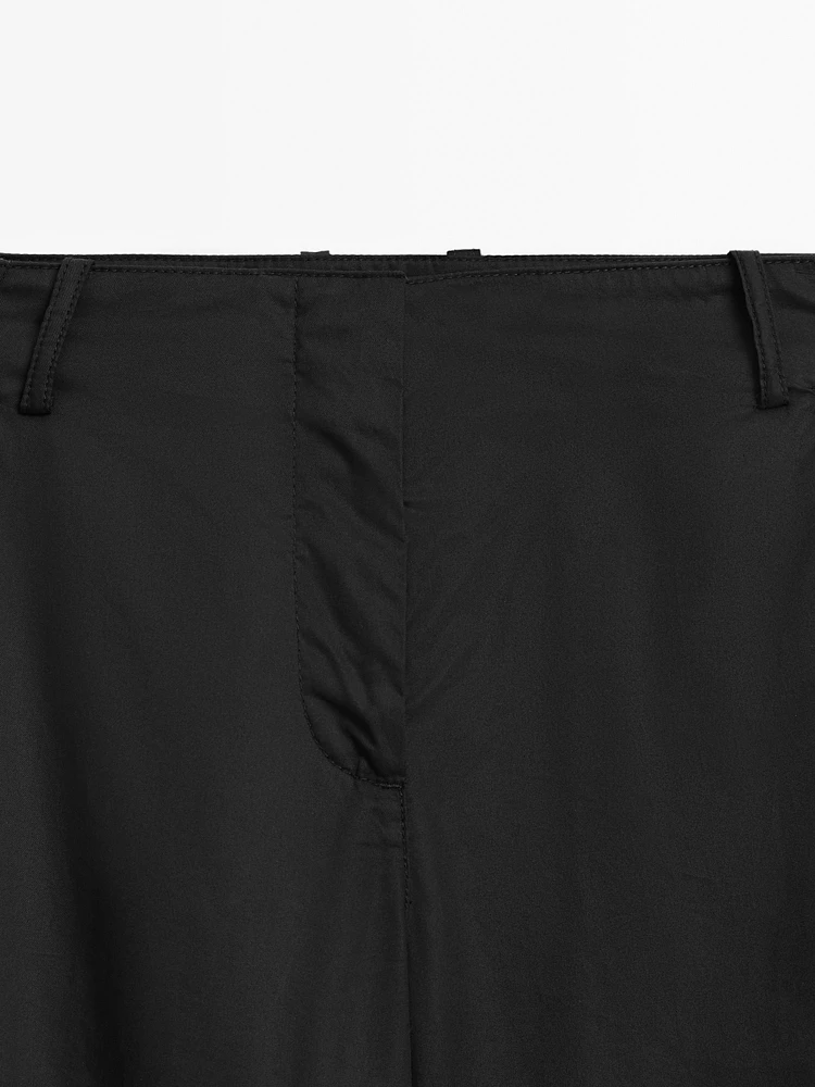 100% cotton mid-rise straight-leg trousers