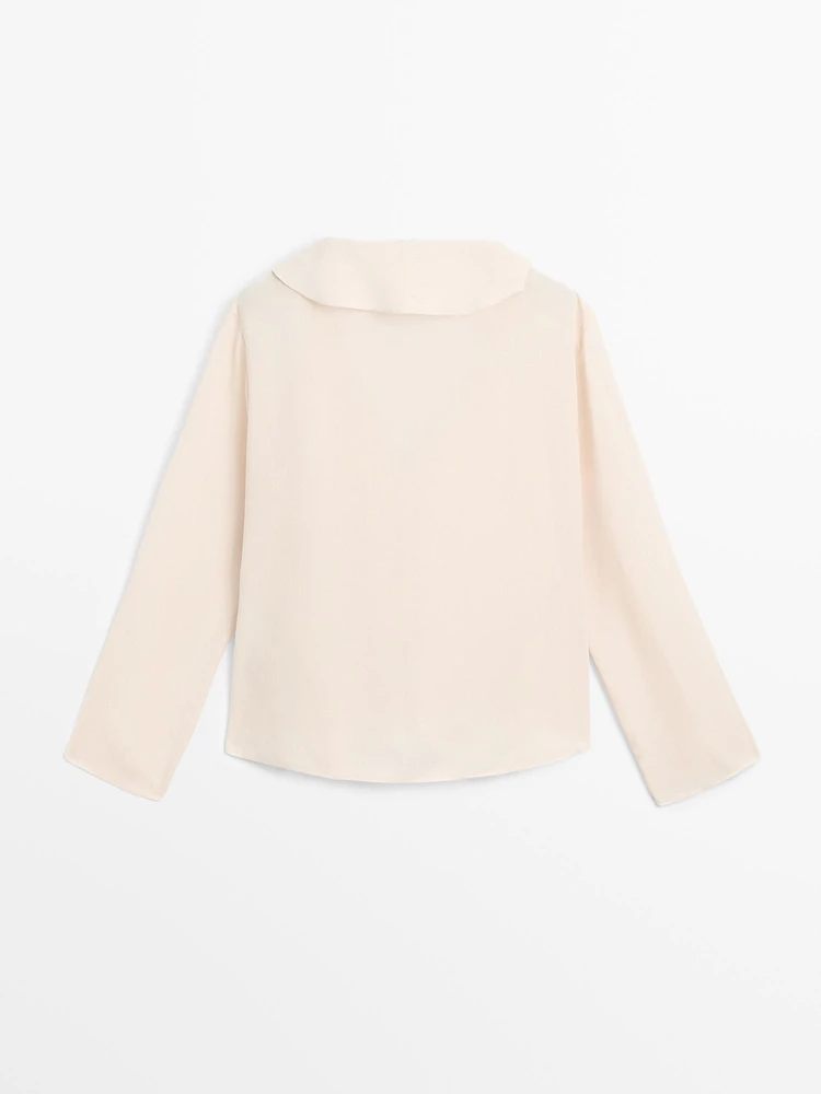 Ruffled blouse with asymmetric hem