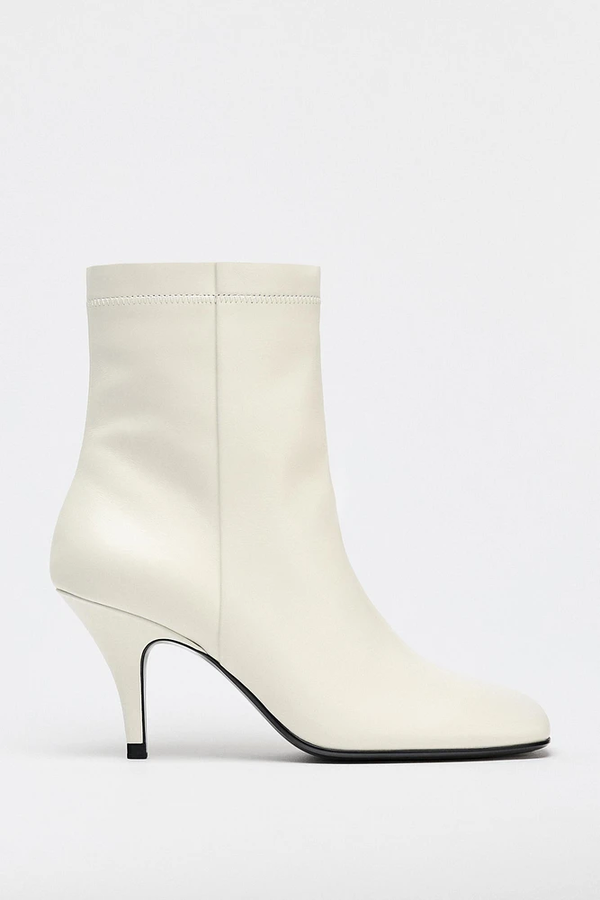 LEATHER TOPSTITCHED ANKLE BOOTS
