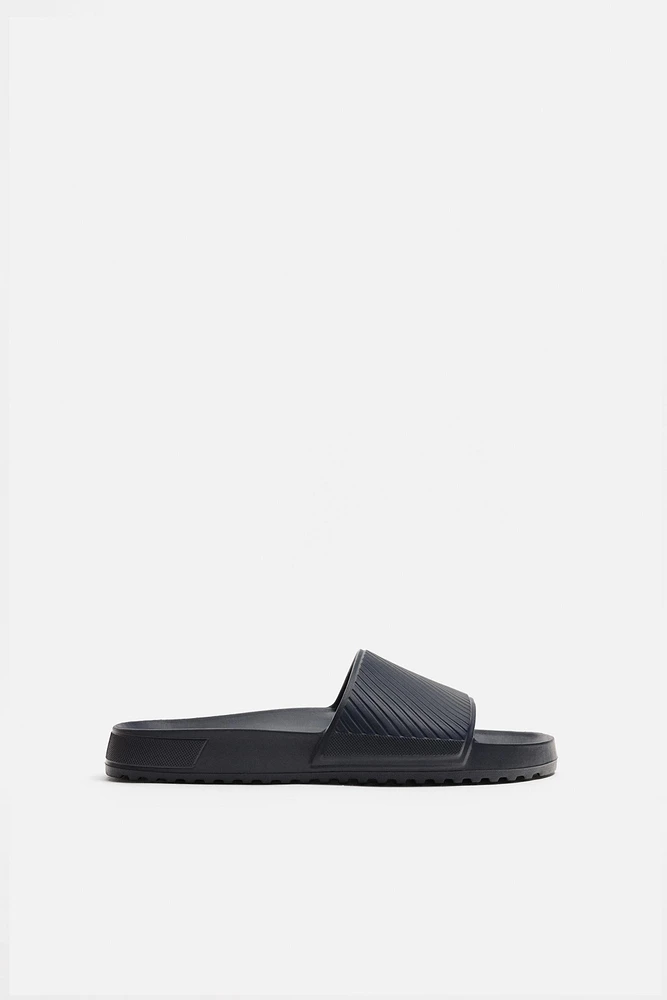 CLAQUETTES DE PLAGE