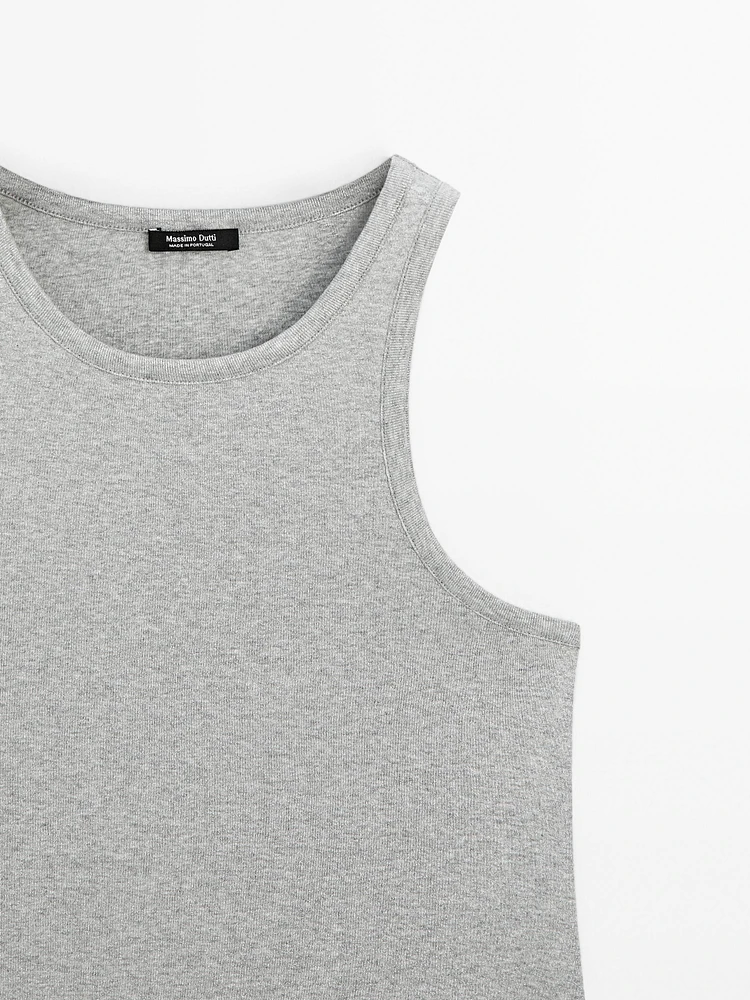 Round neck top with shimmery detail