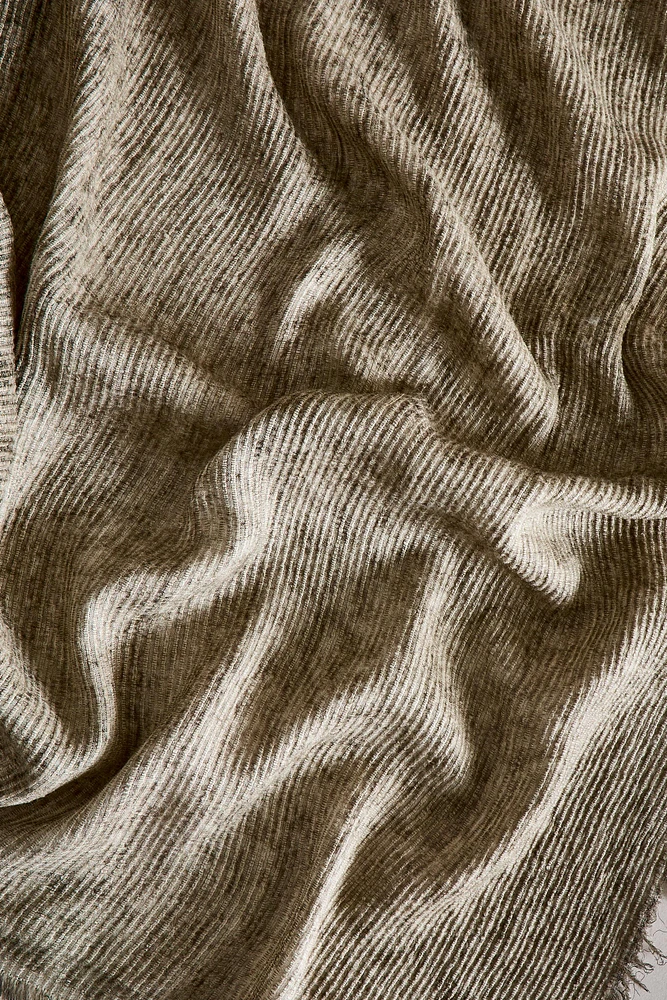 THIN SOFT FRINGED BLANKET