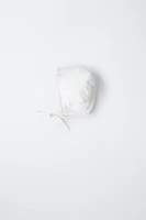 PLAIN LINEN BONNET WITH LACE