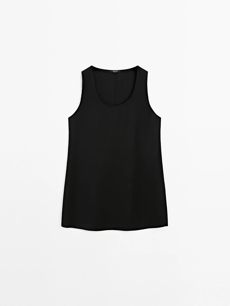Blouse longue satinée sans manches