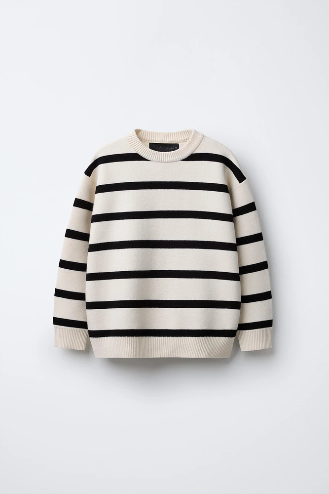 SOFT KNIT SWEATER