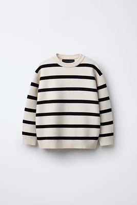SOFT KNIT SWEATER