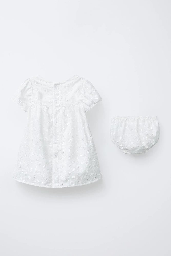 ROBE ET CULOTTE BRODÉES SUISSES