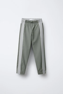 PANTALON DE JOGGING TECHNIQUE À BANDE LATÉRALE
