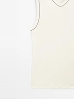 100% cotton T-shirt with contrast detail
