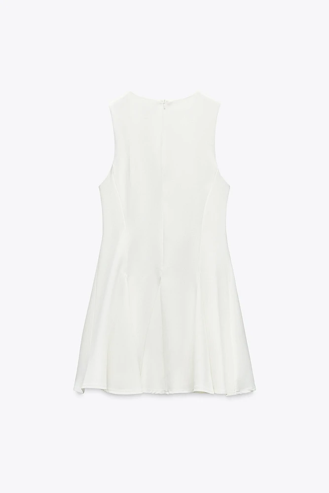ROBE COURTE LACETS GODETS