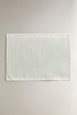 PLACEMAT WITH COLORED BORDER