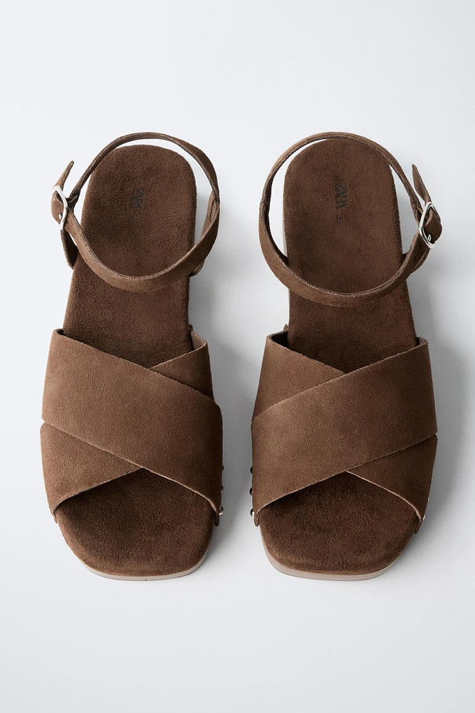 LEATHER CLOGS WITH THIN SOLES