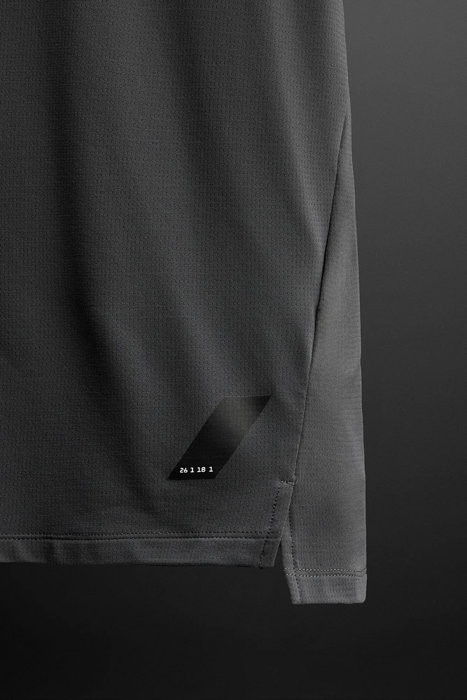 TEXTURED TRAINING T-SHIRT