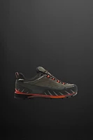 HIKING SHOES