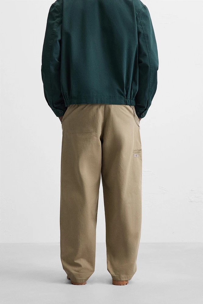 PANTALON RELAXED FIT À PLIS