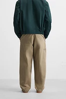 PANTALON RELAXED FIT À PLIS